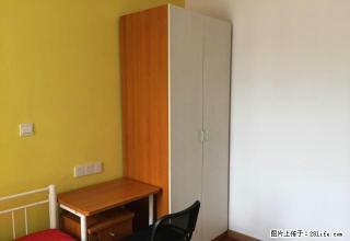 (单间出租)地铁8号线！浦江宝邸，精装次卧，有空调阳台可烧饭 月付免佣！ - 上海28生活网 sh.28life.com