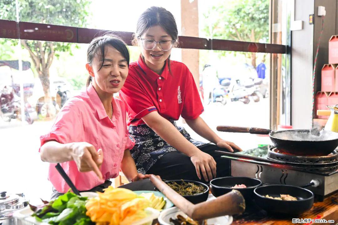 全网追的“扁担女孩”，找了一份暑假工，时薪12元 - 上海生活资讯 - 上海28生活网 sh.28life.com