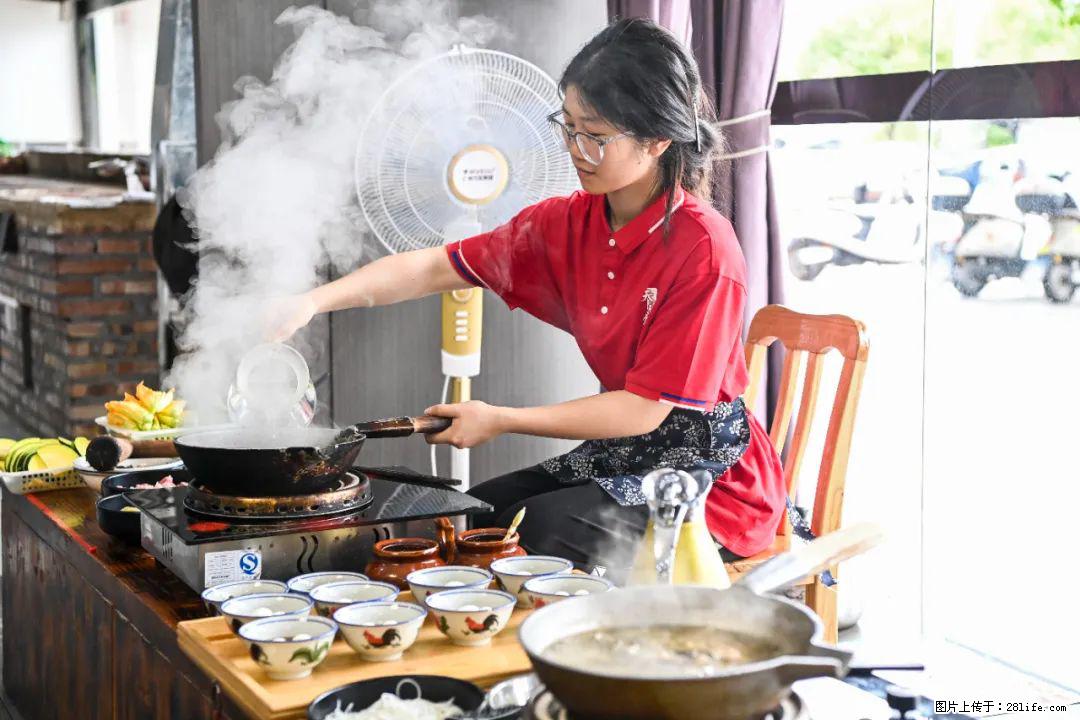 全网追的“扁担女孩”，找了一份暑假工，时薪12元 - 上海生活资讯 - 上海28生活网 sh.28life.com